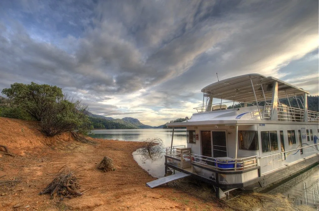LakeShastaHouseBoat by KMarsh