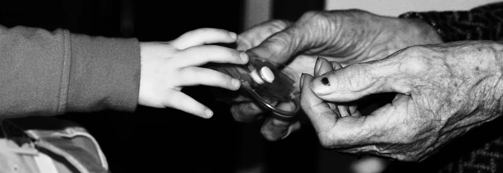 Helping hands by Antonella Beccaria from Flickr (CC BY-SA 2.0)