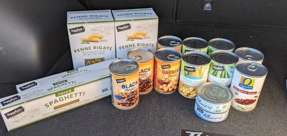 canned food drive (Nov '20).jpg